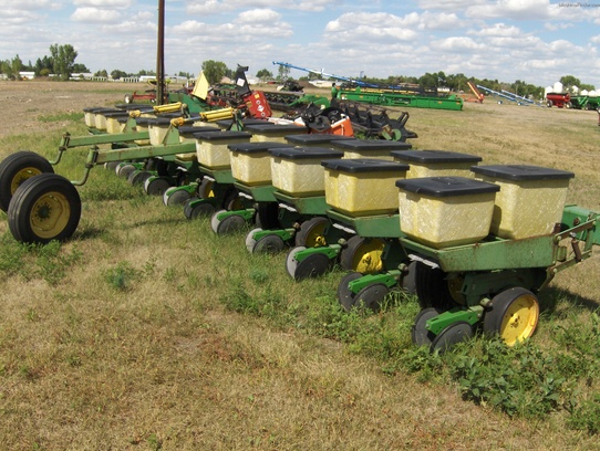 2009 John Deere 7100