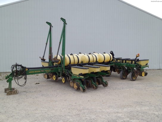  John Deere 7200