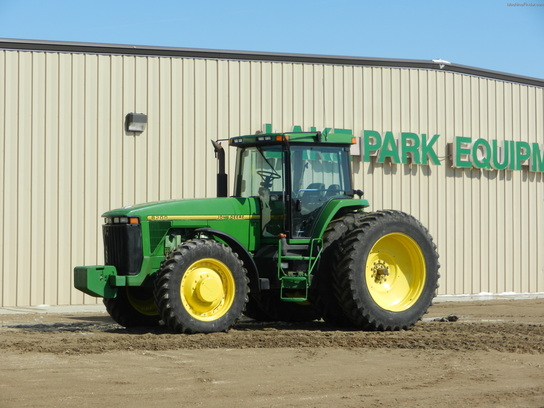 1995 John Deere 8200