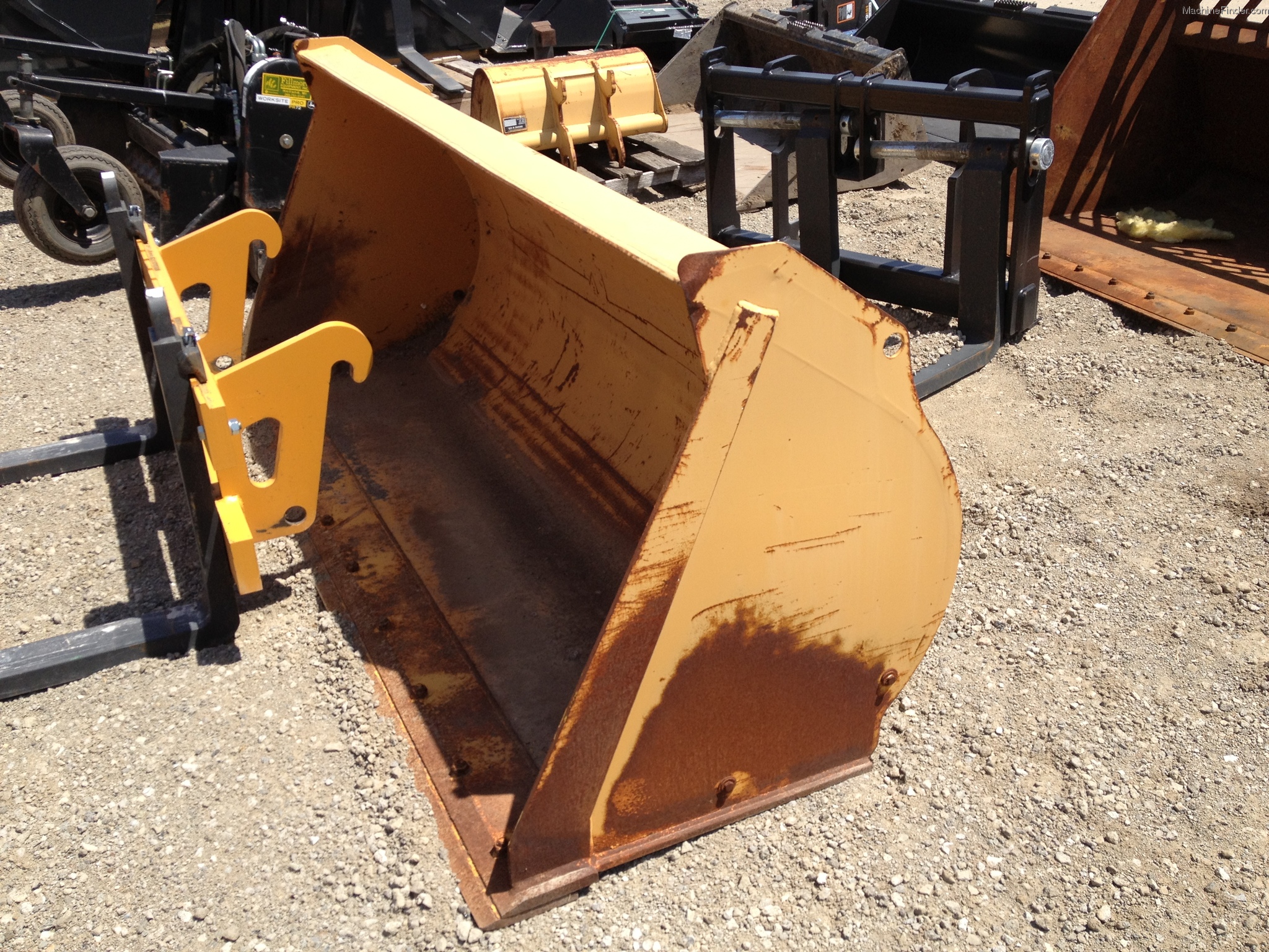 John Deere AT316646 BUCKET Attachments John Deere MachineFinder