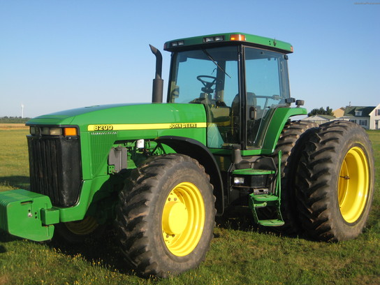 1998 John Deere 8200