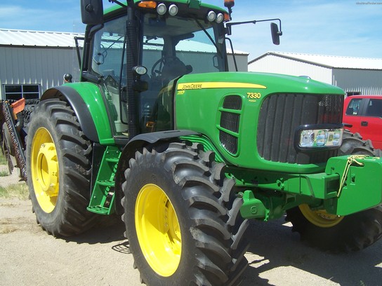 2012 John Deere 7330