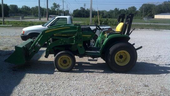 1999 John Deere 4200