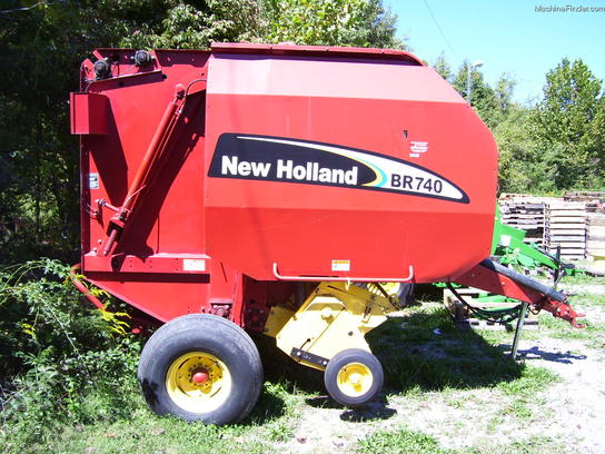 2004 New Holland BR740
