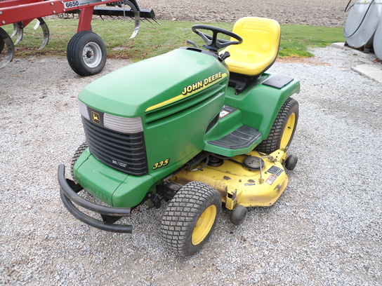 2000 John Deere 335