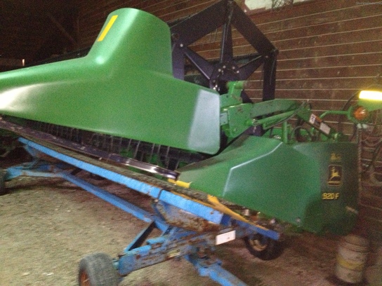 2000 John Deere 920