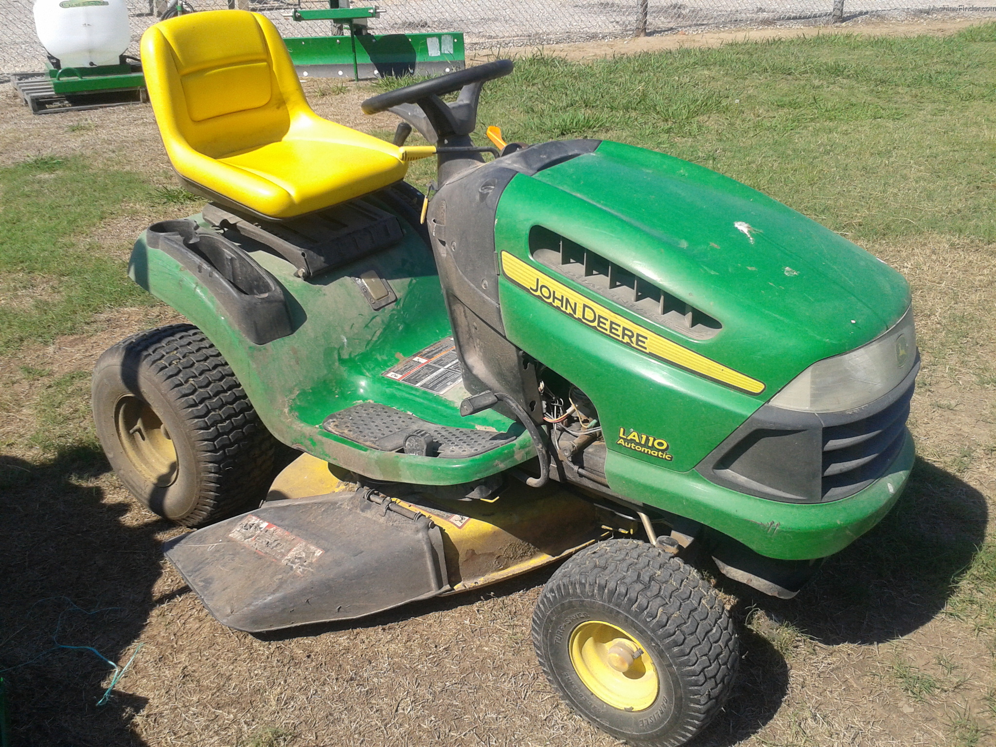 2007 John Deere LA110 Lawn & Garden and Commercial Mowing John Deere