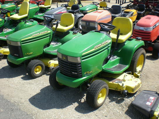 2000 John Deere GT235