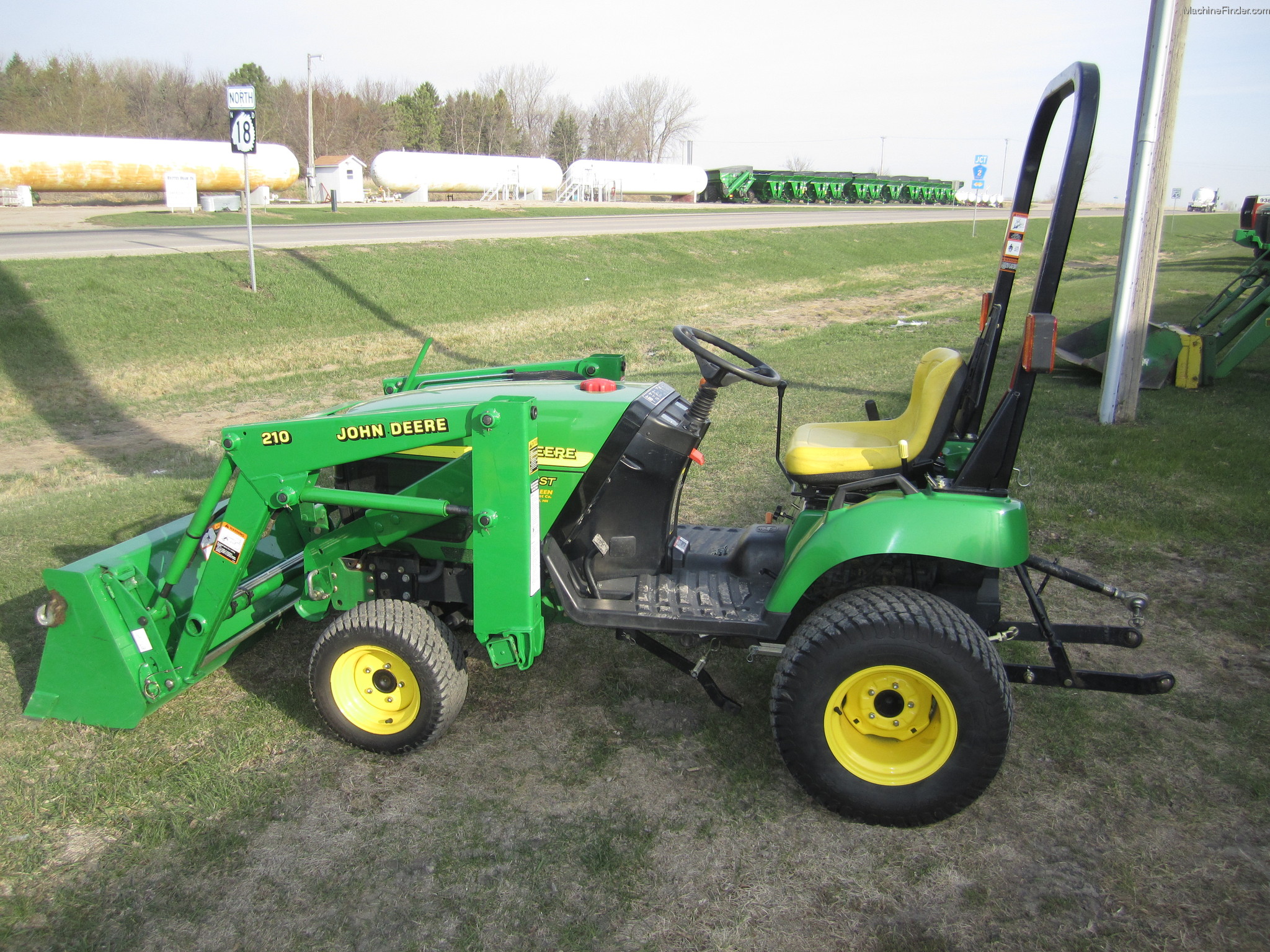 2003 John Deere 2210 Tractors Compact (140hp.) John Deere
