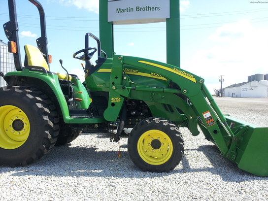 2007 John Deere 3320