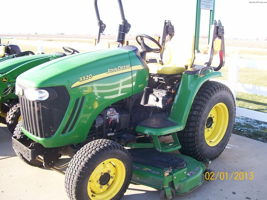 2007 John Deere 3320