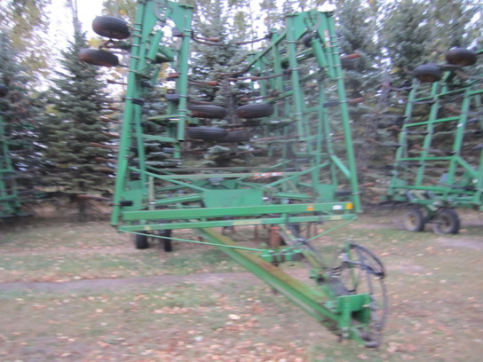  John Deere 685