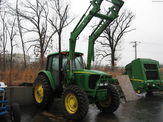 2003 John Deere 7220