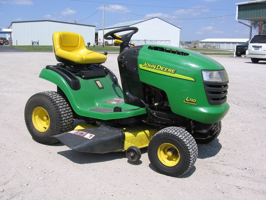 2004 John Deere L110