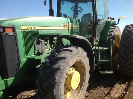 2001 John Deere 8210