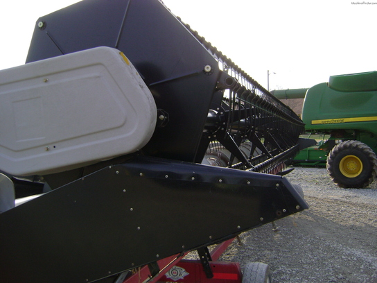 2005 Gleaner 8000-30