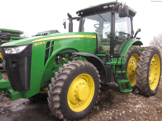 2012 John Deere 8235R