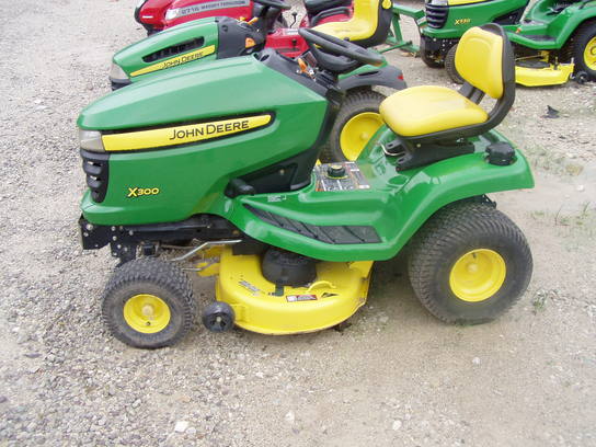 2009 John Deere X300 W/42