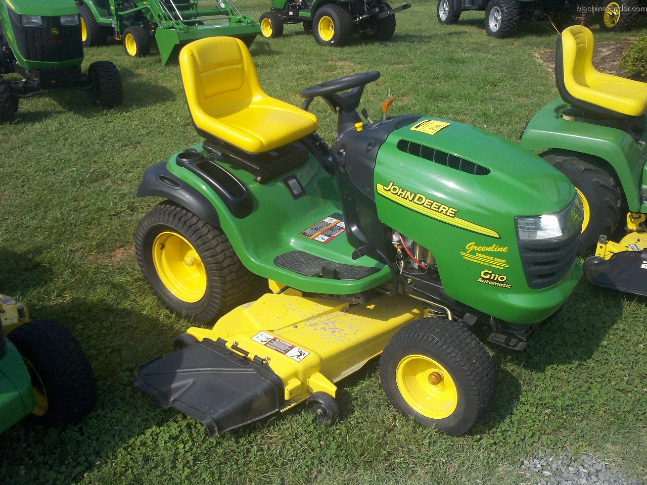 2005 John Deere G110 Lawn & Garden and Commercial Mowing John Deere
