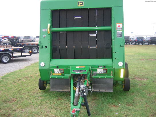 2000 John Deere 566