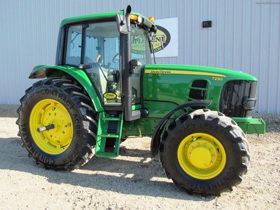 2011 John Deere 7230