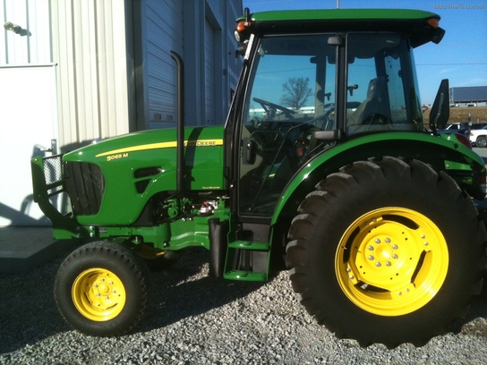 2012 John Deere 5065m
