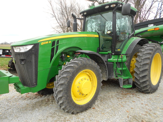 2012 John Deere 8235R