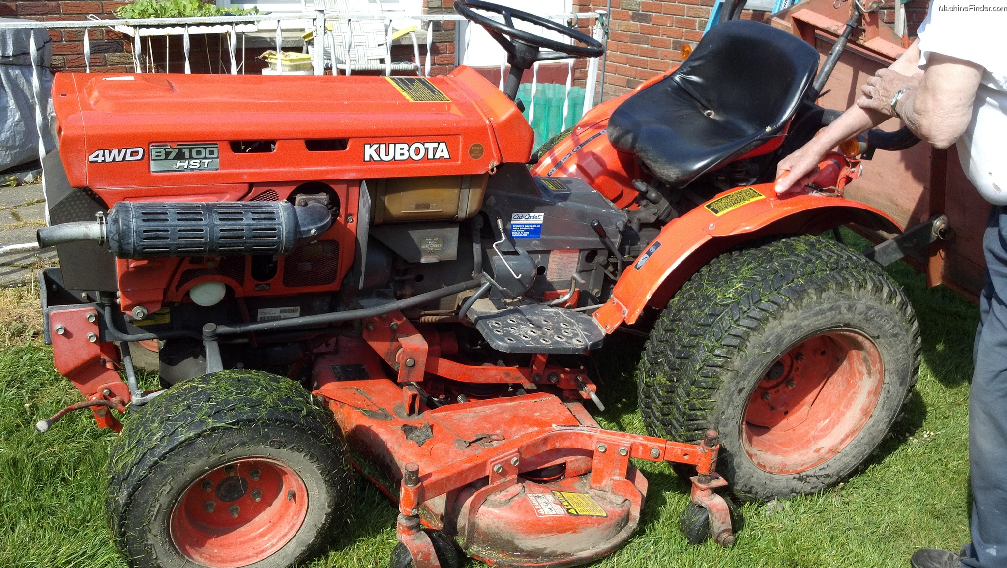 1994 Kubota B7100 DT Tractors Compact (140hp.) John Deere