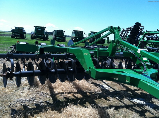 2011 John Deere 512