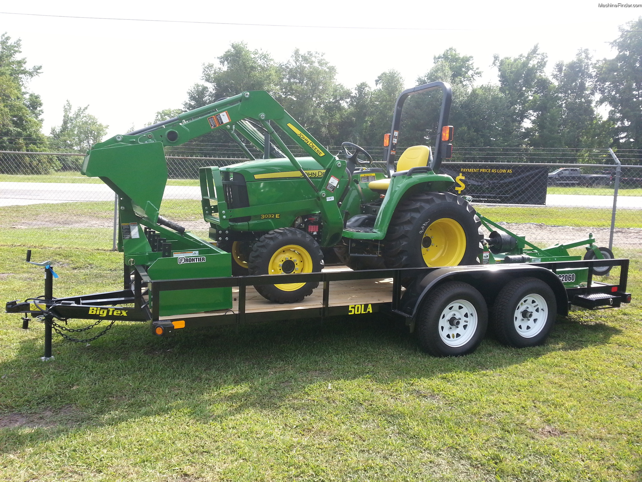 2014 John Deere 3032E Tractors Compact (140hp.) John Deere