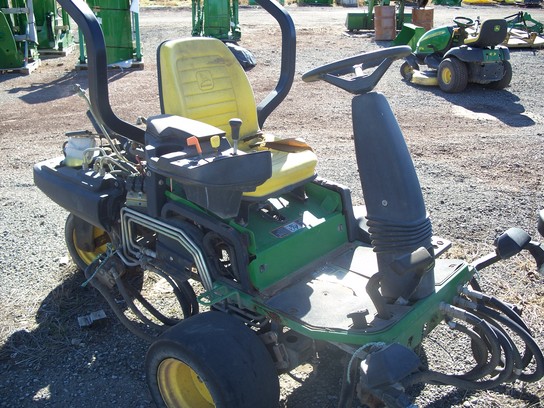 2002 John Deere 2500 MOWER