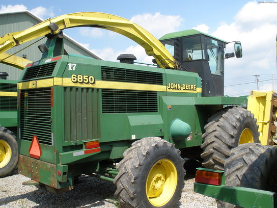  John Deere 6850