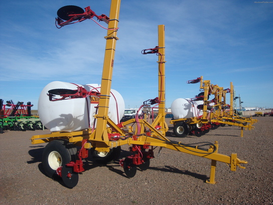 2011 KBH 710 FERTILIZER RIG/12R40