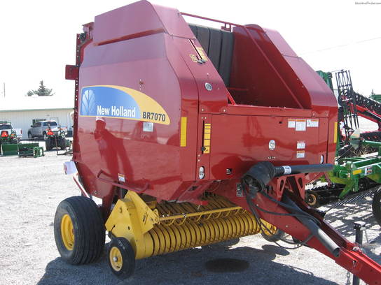 2010 New Holland BR7070