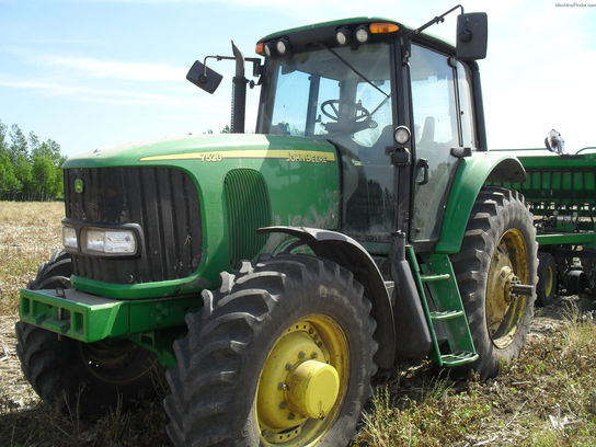 2004 John Deere 7520 Cab