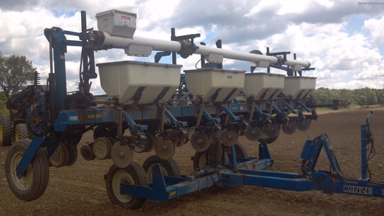 2007 Kinze 3600
