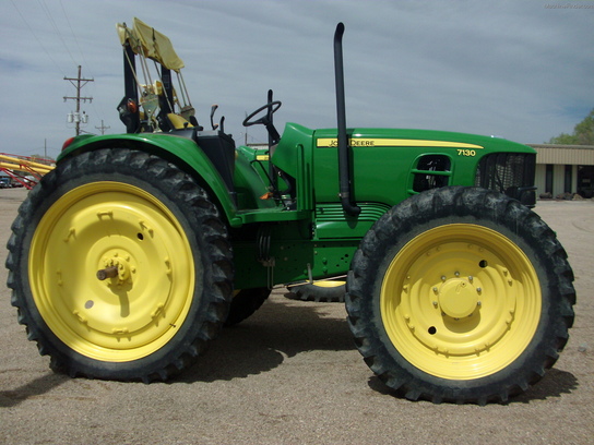 2011 John Deere 7130