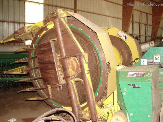 2002 John Deere 676