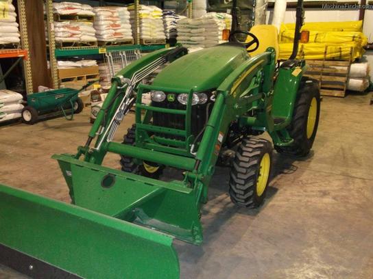 2009 John Deere 3320