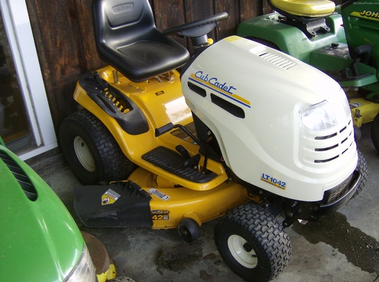  Cub Cadet LT1042