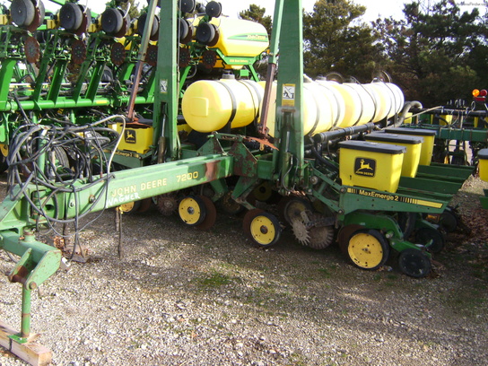 1989 John Deere 7200