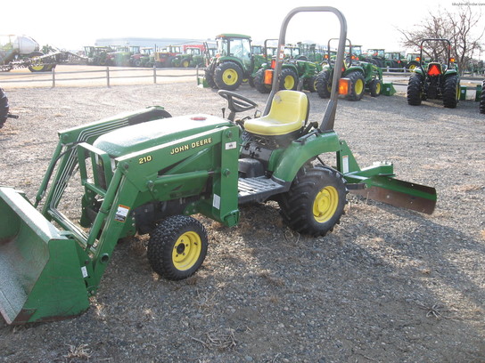 2004 John Deere 2210
