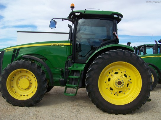 2012 John Deere 8235R