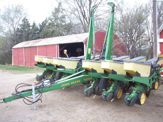 1989 John Deere 7200