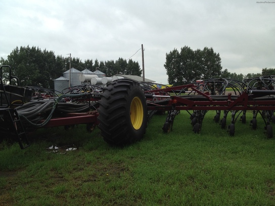 2010 Seed Hawk 66 ft Tool and 600 Cart