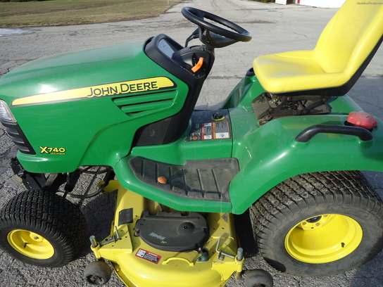 2012 John Deere X740