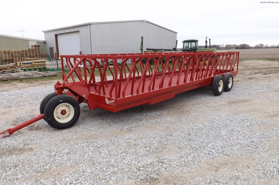 2012 Apache WFW24A2 24' FEEDER WAGON W/NEW TIRES