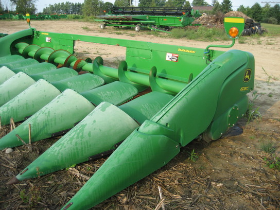 2011 John Deere 608C