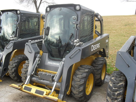 2012 John Deere 318D