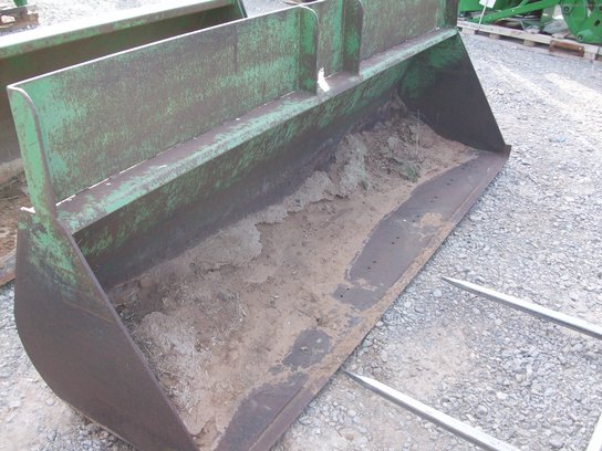  John Deere JOHN DEERE 8' BUCKET